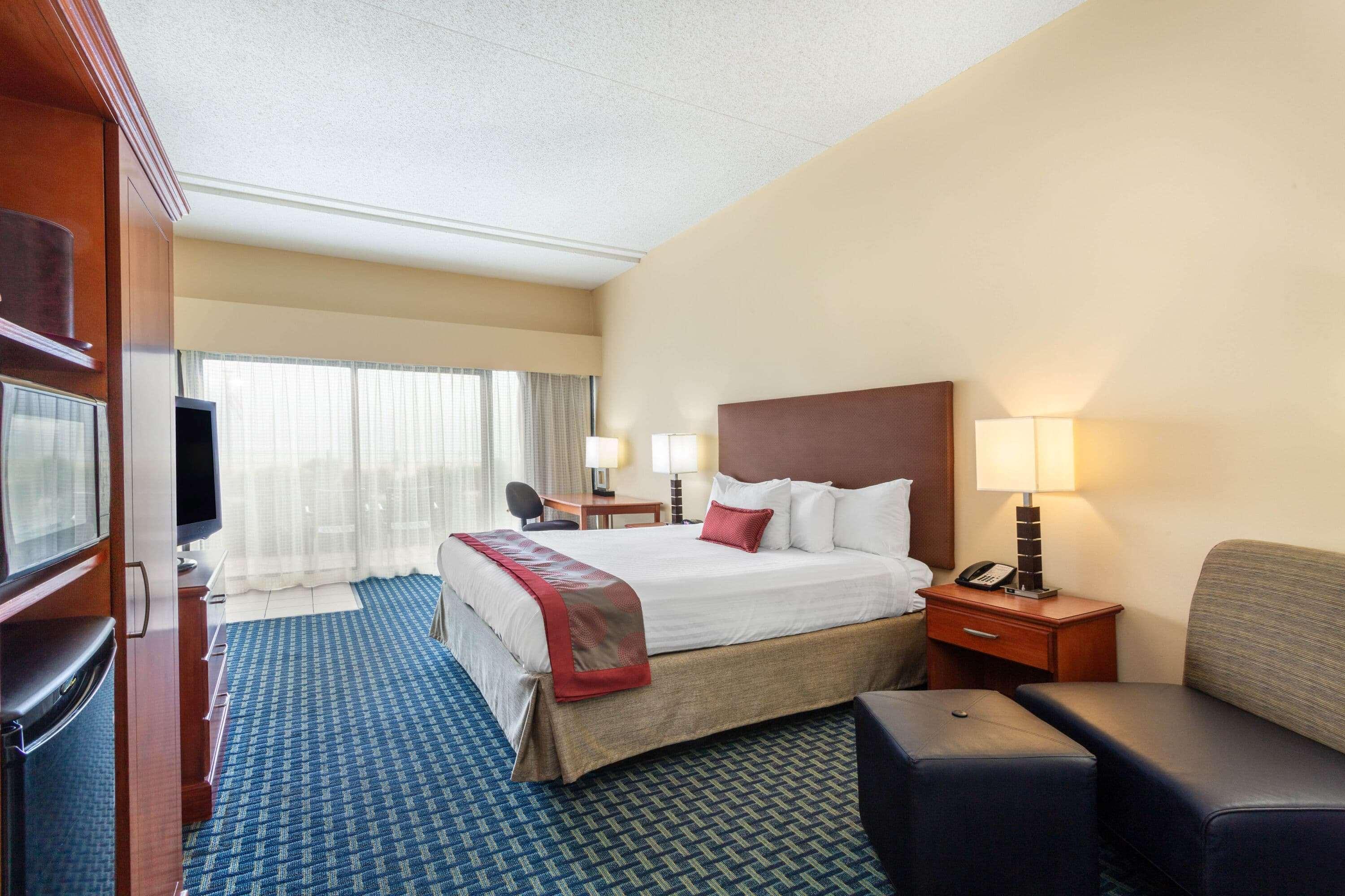 Ramada Plaza By Wyndham Virginia Beach Oceanfront Exterior foto