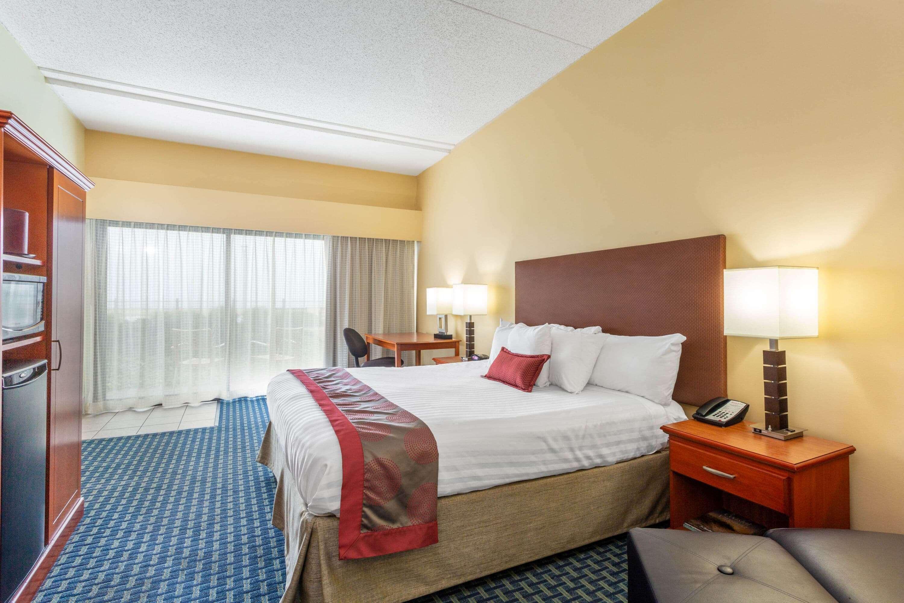 Ramada Plaza By Wyndham Virginia Beach Oceanfront Exterior foto